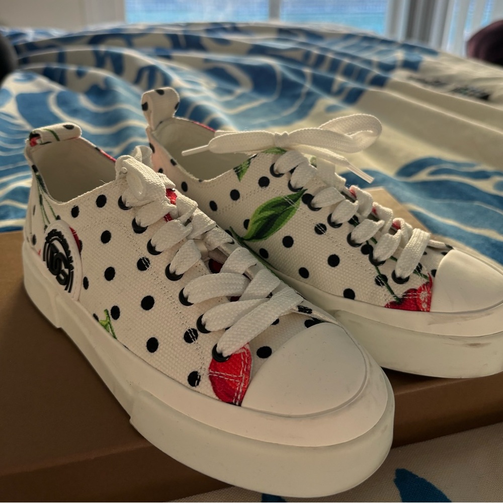Children’s cherry Dolce&Gabbana tennis shoes